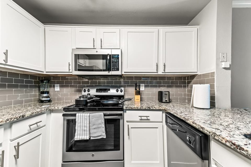 You can almost hear the sizzle of ingredients as you cook in the well-equipped kitchen, where every detail is designed for convenience.