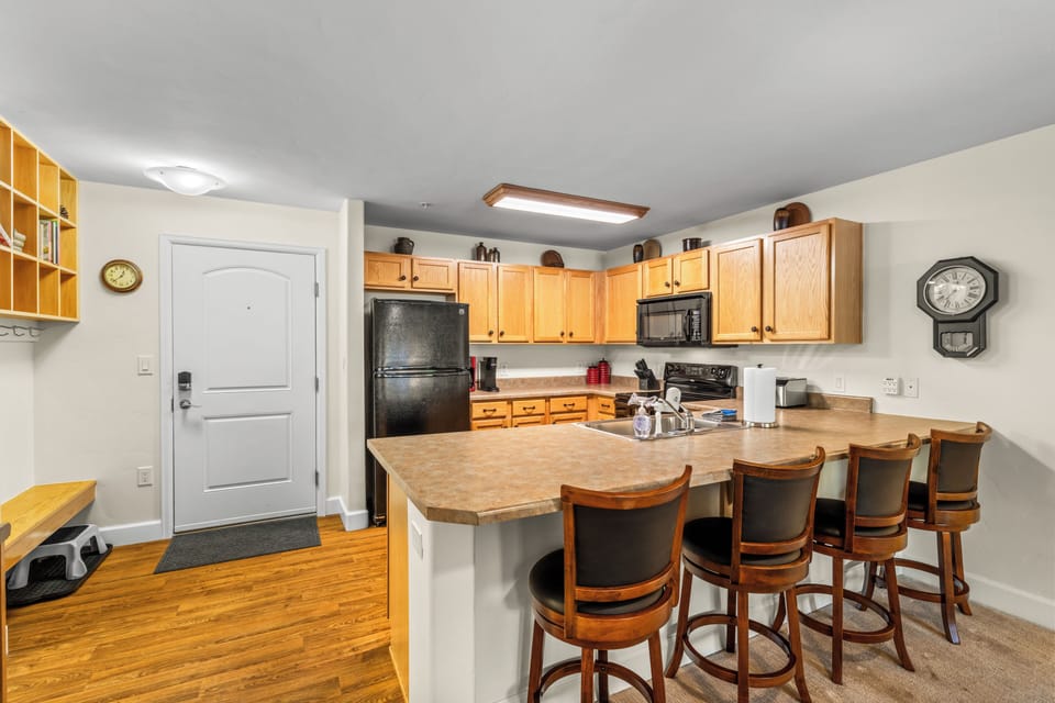 Breakfast bar! Sit and keep the chefs company