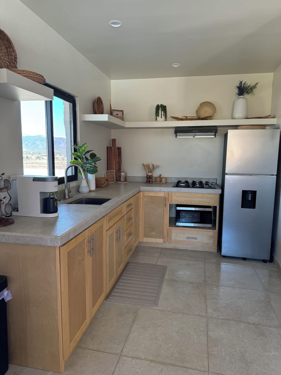 Full kitchen