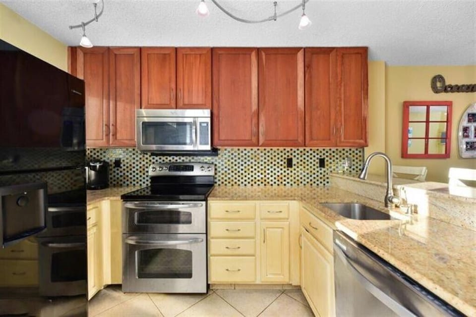 Full kitchen
