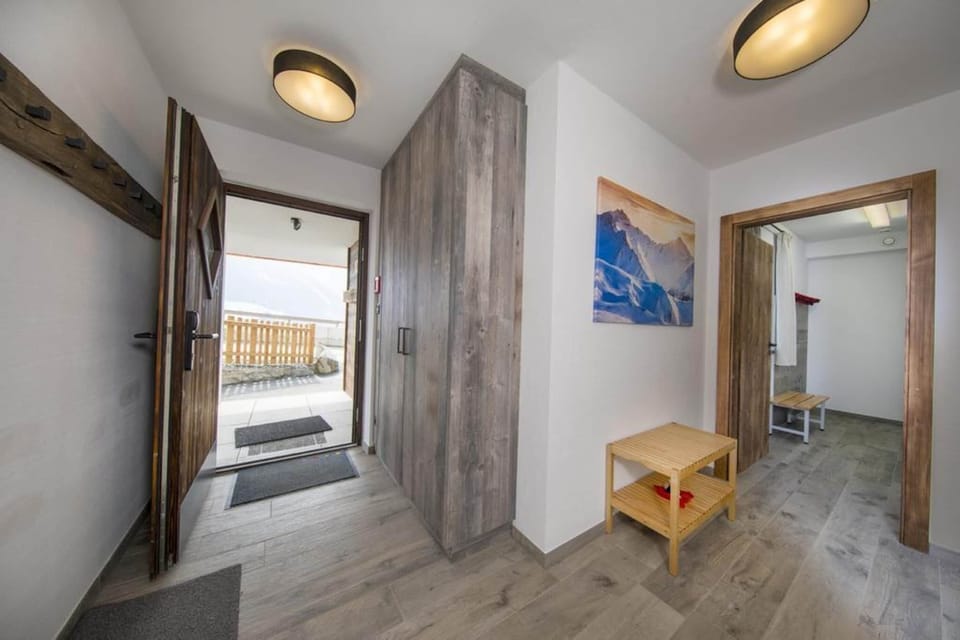 Entrance / Reception