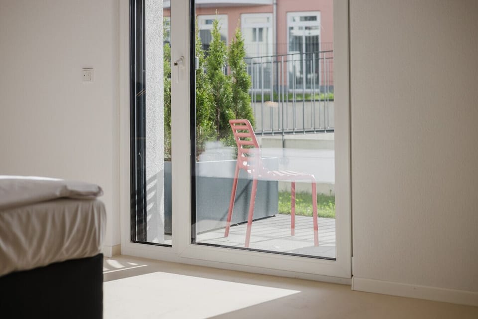 Der Blick vom Schlafzimmer zur Terrasse