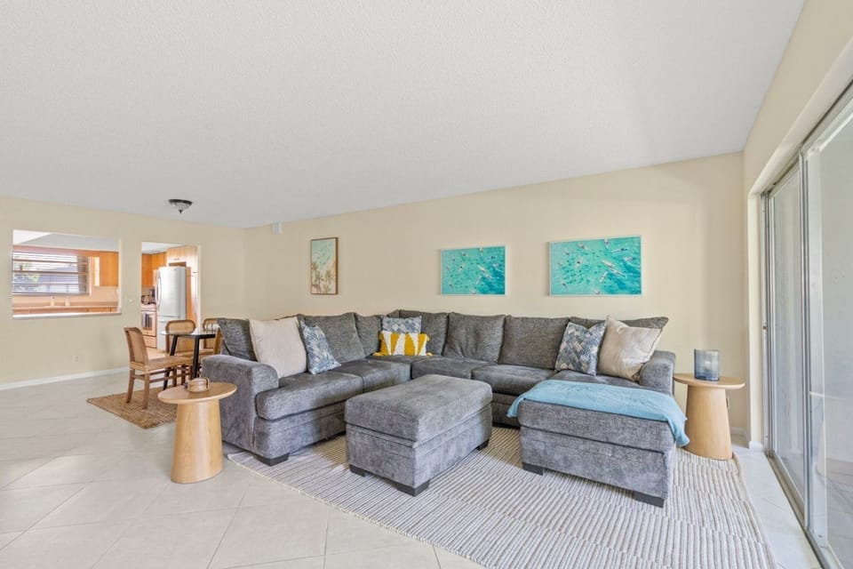 Step into comfort! 🛋️ This bright and inviting living room in one of our units offers ample space to relax. Look at that beautiful natural light! ☀️