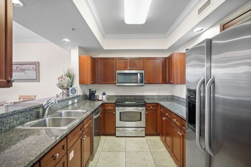 The fully equipped kitchen is great for preparing your vacation meals