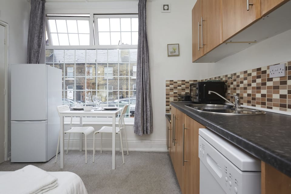 Dedicated dining area in the studio