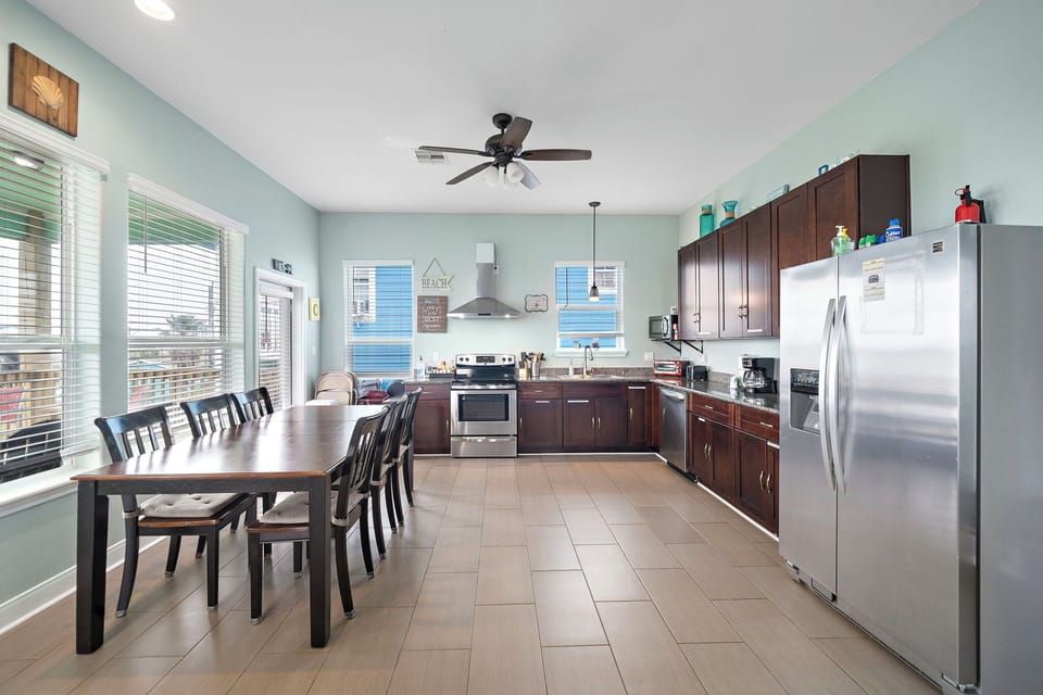 Kitchen & Dining