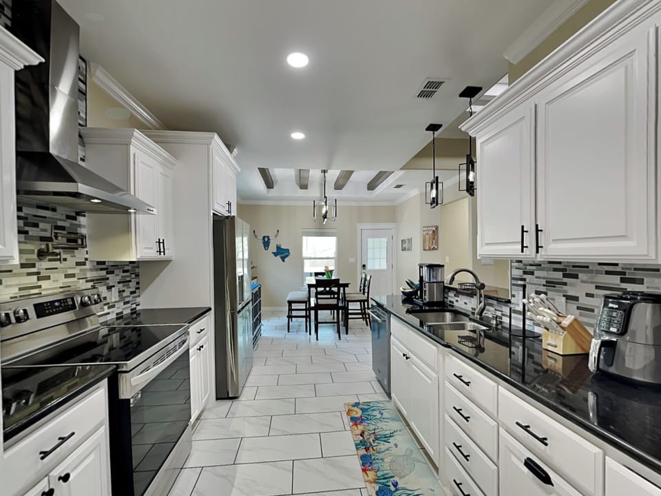 Full Size Kitchen