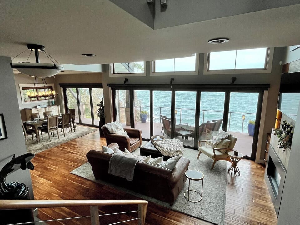 Main house: living & dining areas