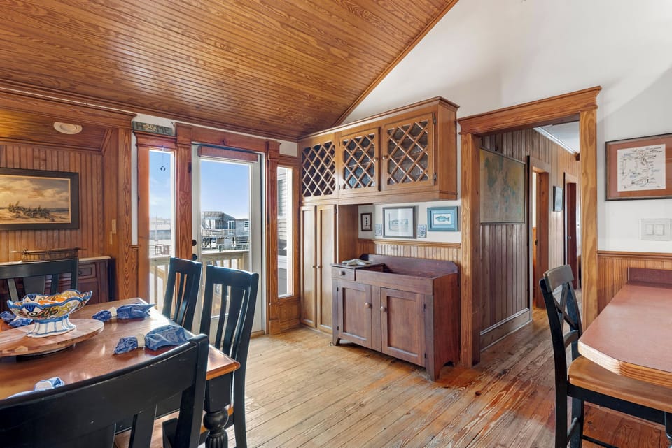 KDS1619: Jewel by the Sea | Dining Area