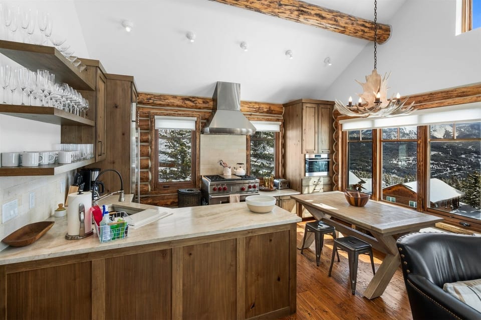 Beautiful kitchen, loaded with everything you need for any meal