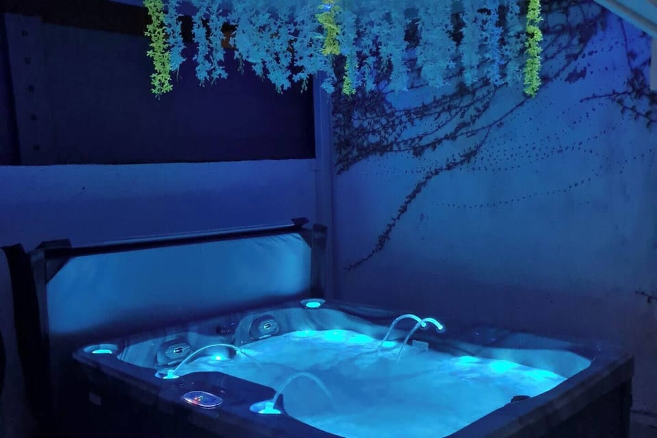 Indoor spa tub