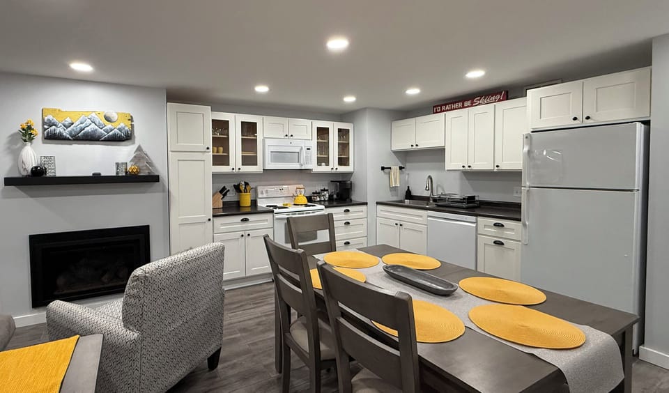 Kitchen & Dining Room