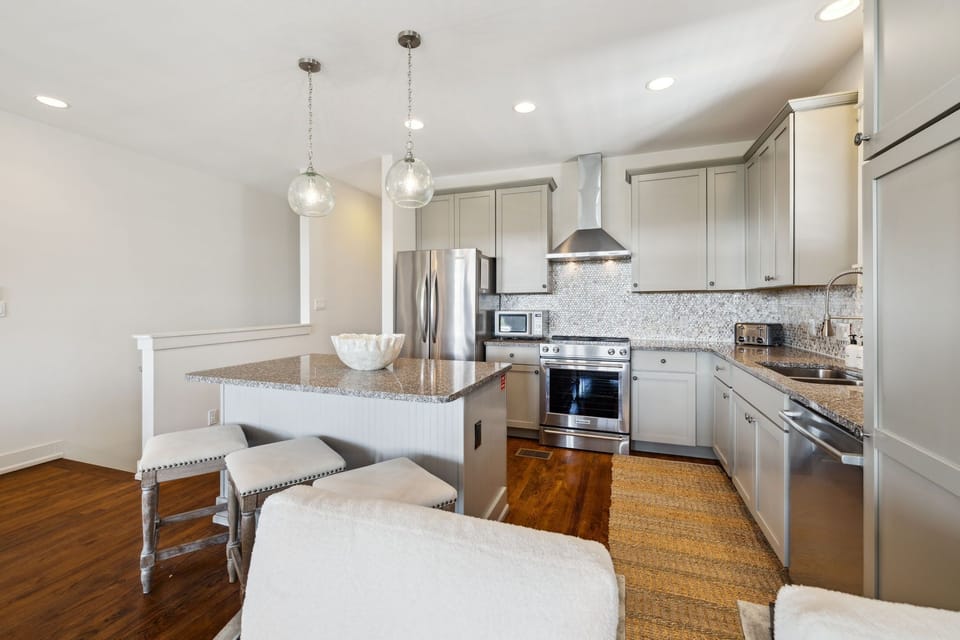 Room for 3 at the kitchen island