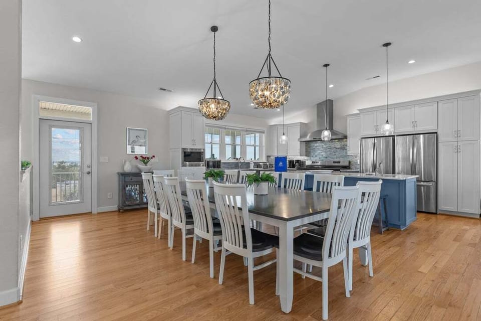 Top-Level Dining Room with Table (seats 14)
