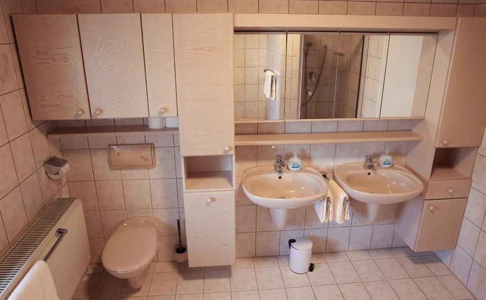 Family apartment with 2 bedrooms & pampering shower Apartment in Bavaria