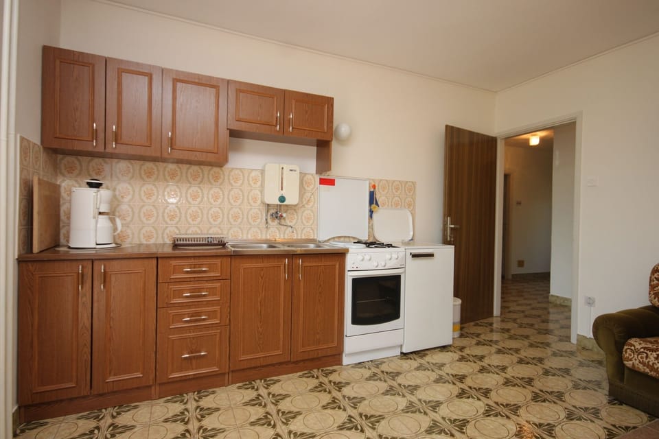 Kitchen 1