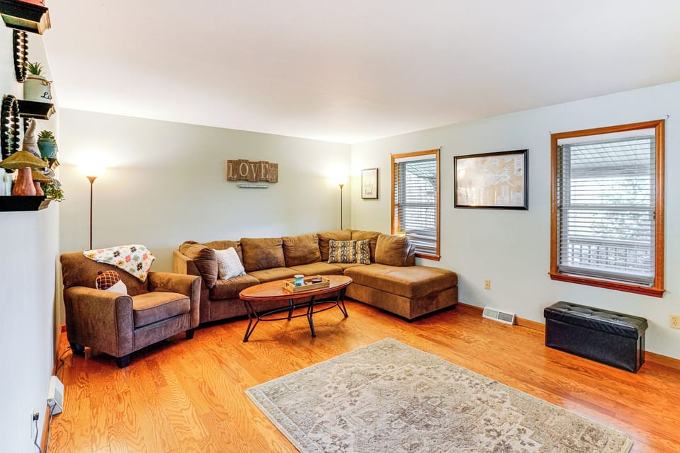 Cornwallville Vacation Rental | 3BR | 3BA | 2,100 Sq Ft | 5 Steps Required