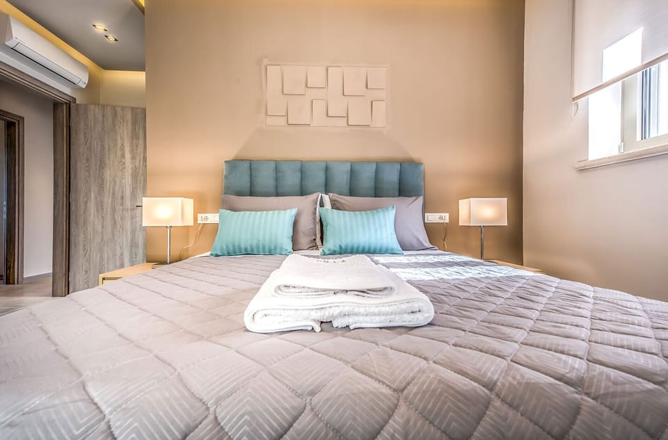Master Bedroom 3 with Queen Bed and Ensuite Bathroom