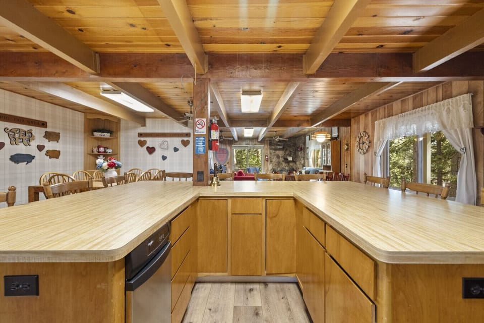 Oversized kitchen with a U-shaped counter and built-in swivel barstools—bringing classic diner charm to the mountains