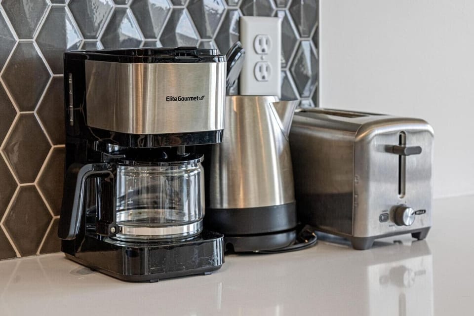 Coffee pot, electric kettle, toaster