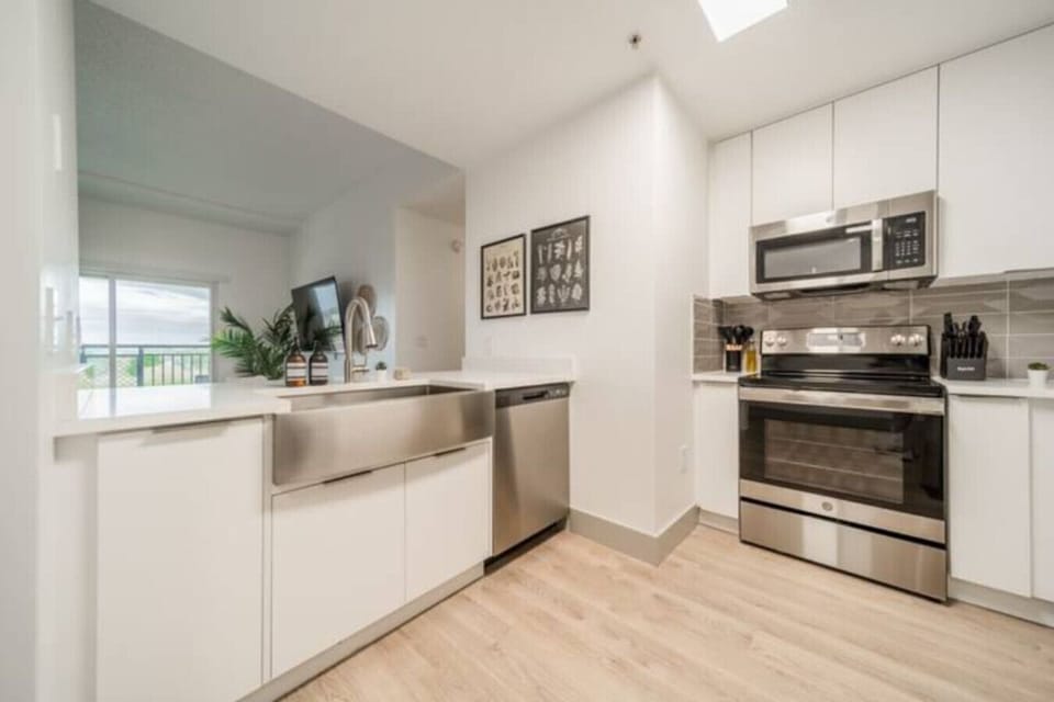 You’ll love the convenience of this fully equipped kitchen, where you can brew coffee, cook meals, or prepare snacks. The cozy layout and warm ambiance make cooking here a delightful part of your stay.