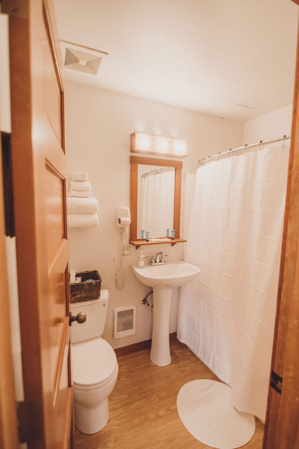 Full Bathroom at The Harrison Inn Studio