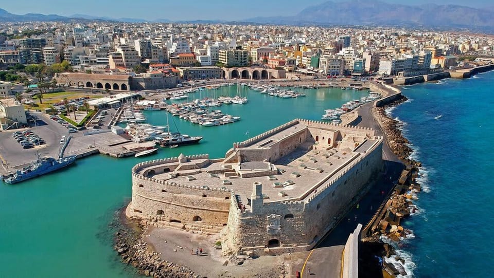 Coules Venetian Castle (15km)