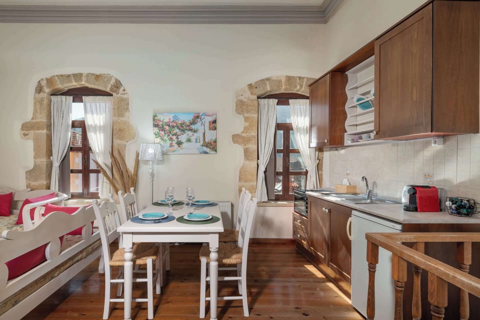 Kitchenette with dining area