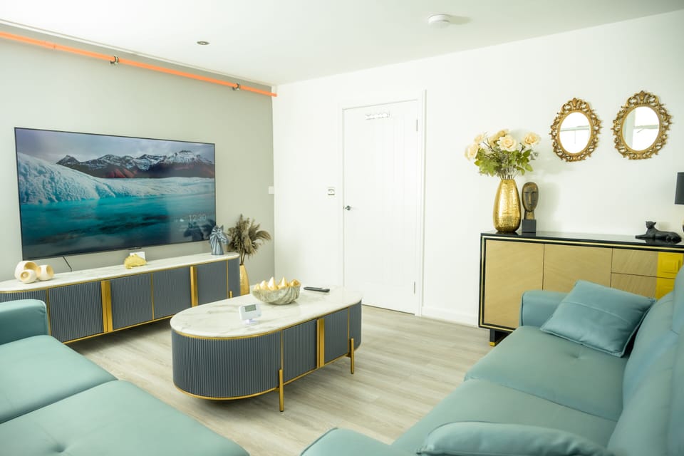 Living Room / Lounge