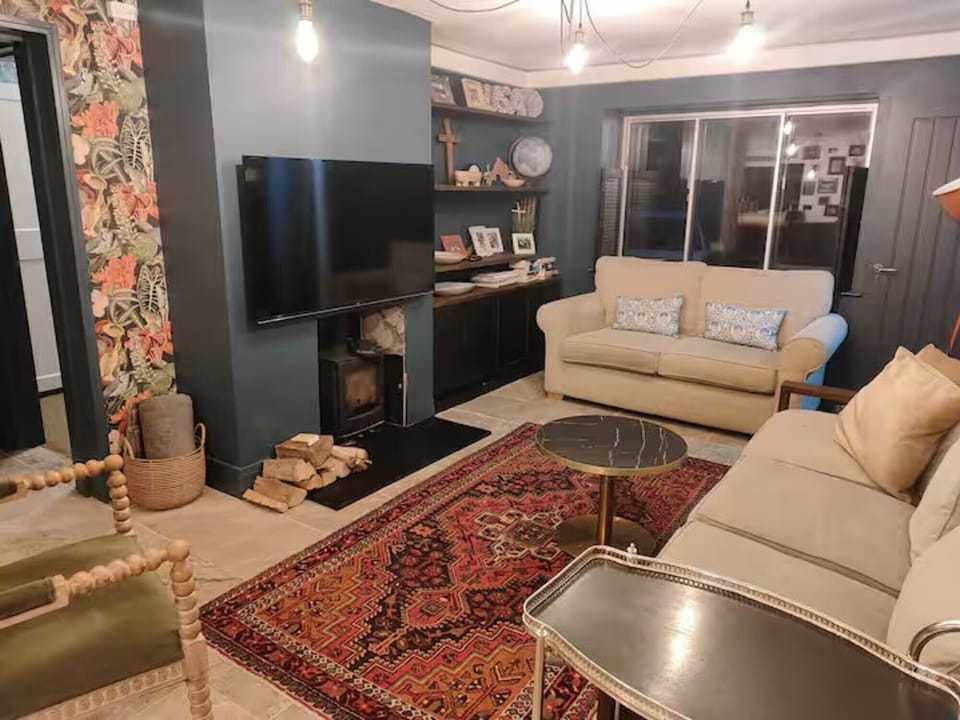 Living Room / Lounge