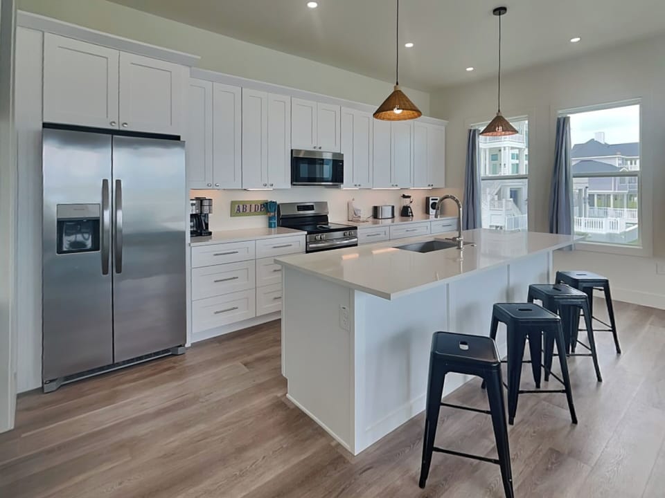 Kitchen - Countertop Seating