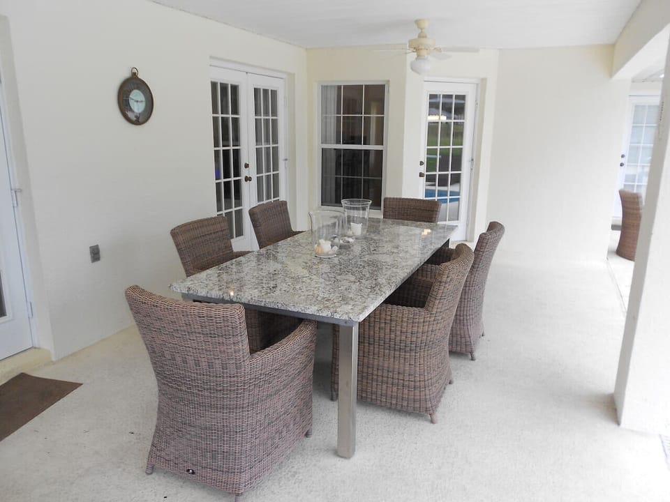 Outdoor dining