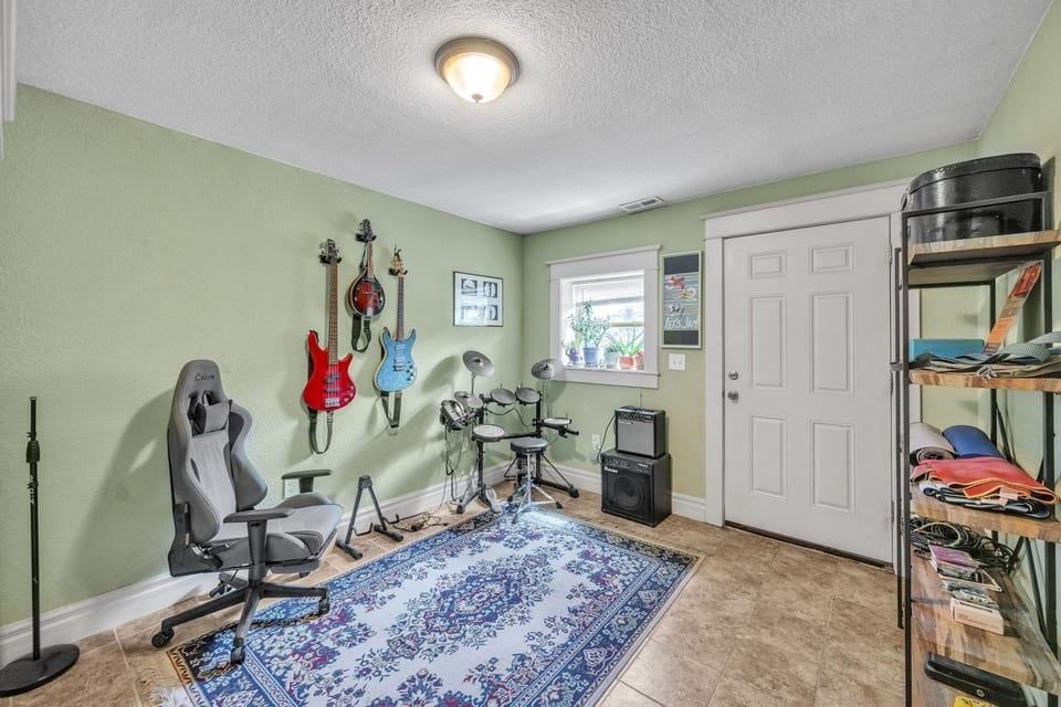Home Decor, Rug, Chair, Furniture, Lamp