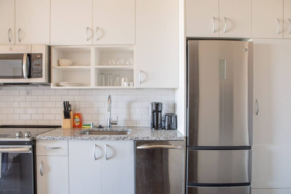 Full kitchen