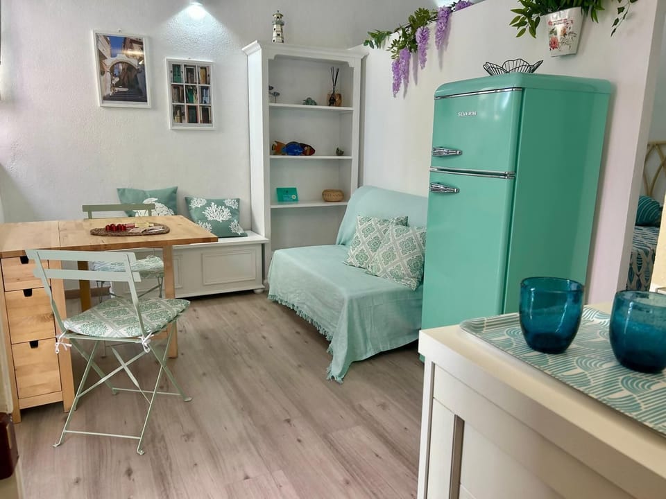 Living room,Dining area