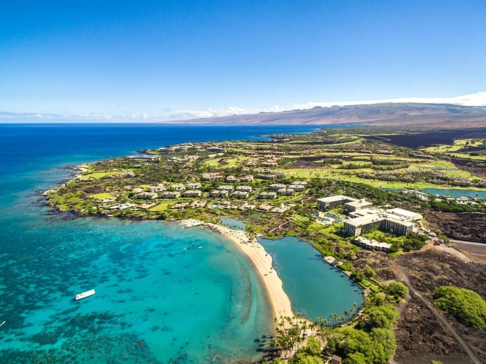 Early morning light casts a soft glow over the lush greens and water features. Waikoloa’s views are a perfect start to any day.