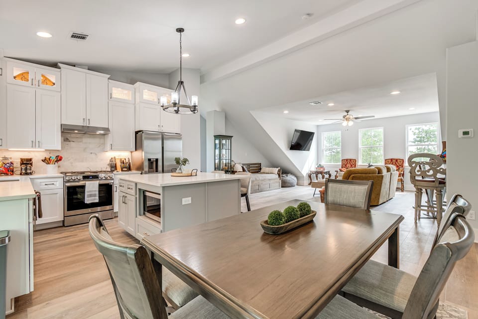 Dining Area | Open Floor Plan | Central A/C & Heating
