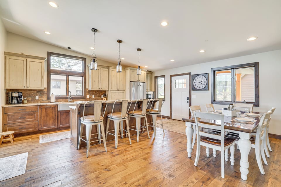 Dining Table | Breakfast Bar | Kitchen