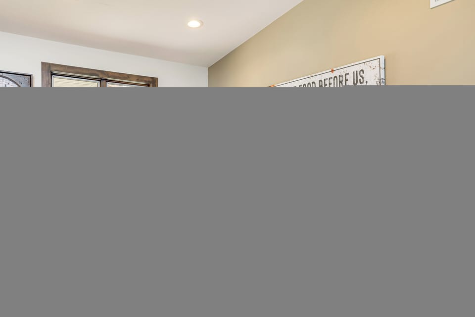 Dining Table | Dishware/Flatware | Main Floor