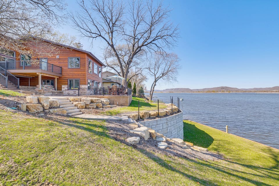 Wabasha Vacation Rental | 3BR | 2BA | 1 Small Step to Enter | 2,000 Sq Ft