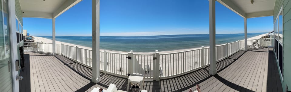 Leeward panoramic view right out the main door...east to west horizon!