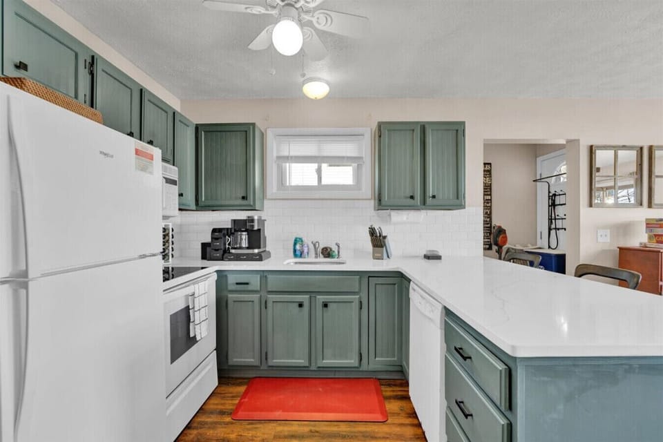 Cook up a feast in this fully equipped kitchen with all the appliances you need for a perfect stay.