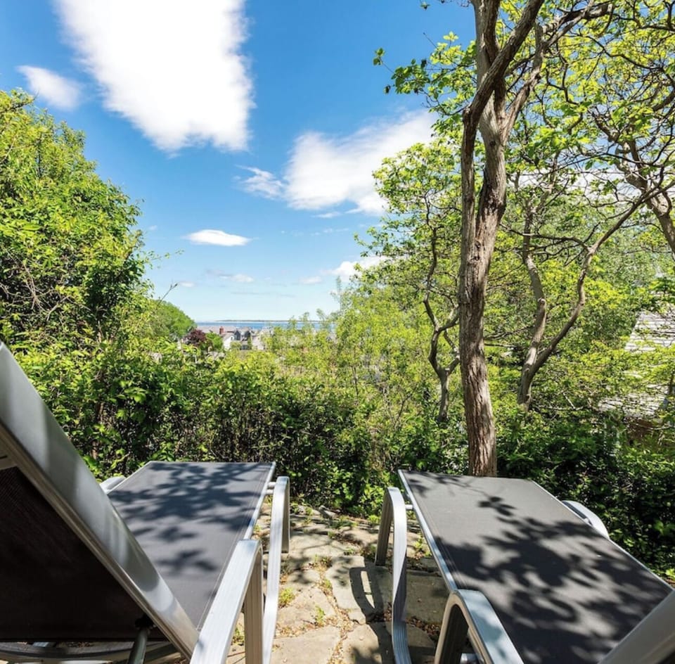 Private hill terrace