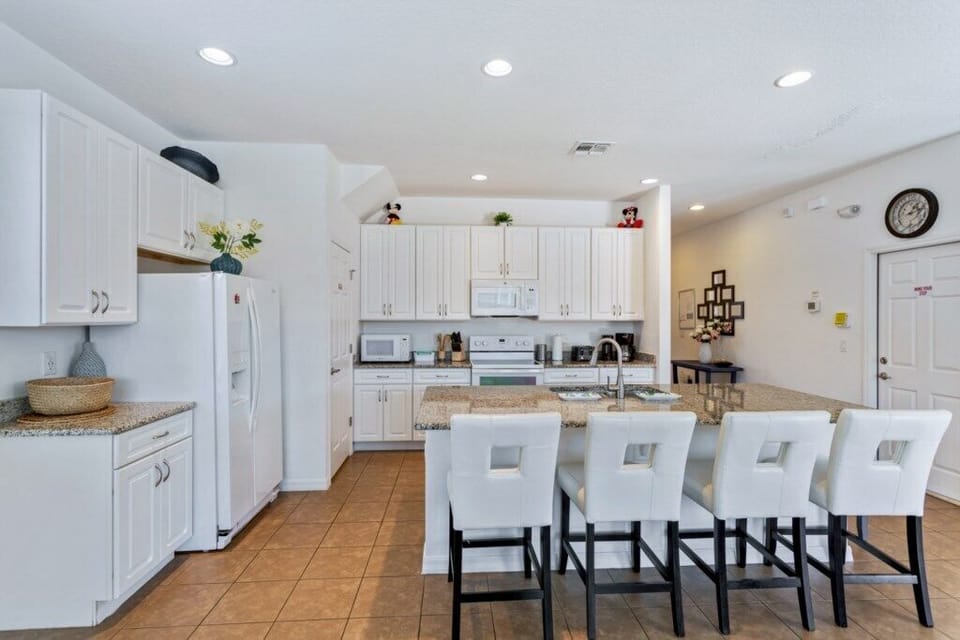 09-Kitchen.jpg