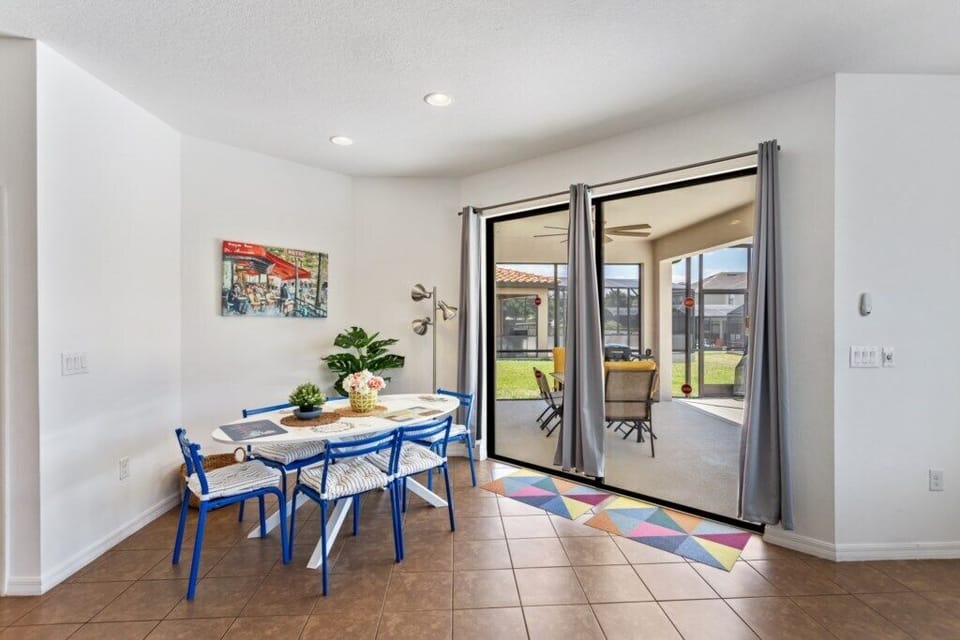 13-Dining Room.jpg