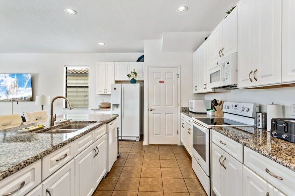 10-Kitchen.jpg