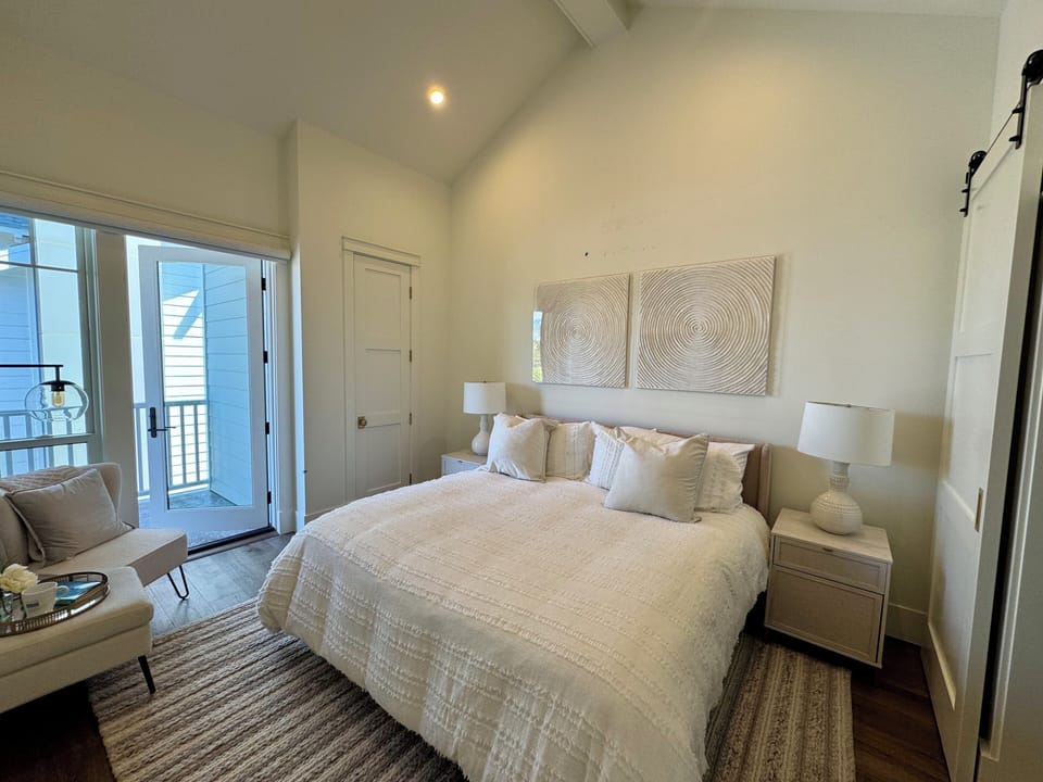 Upstairs master with walk-in closet & private deck