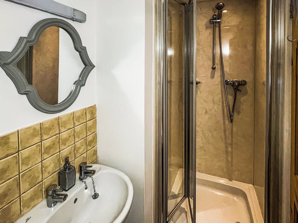 Bathroom | Sherwood House Apartment 3, Bakewell