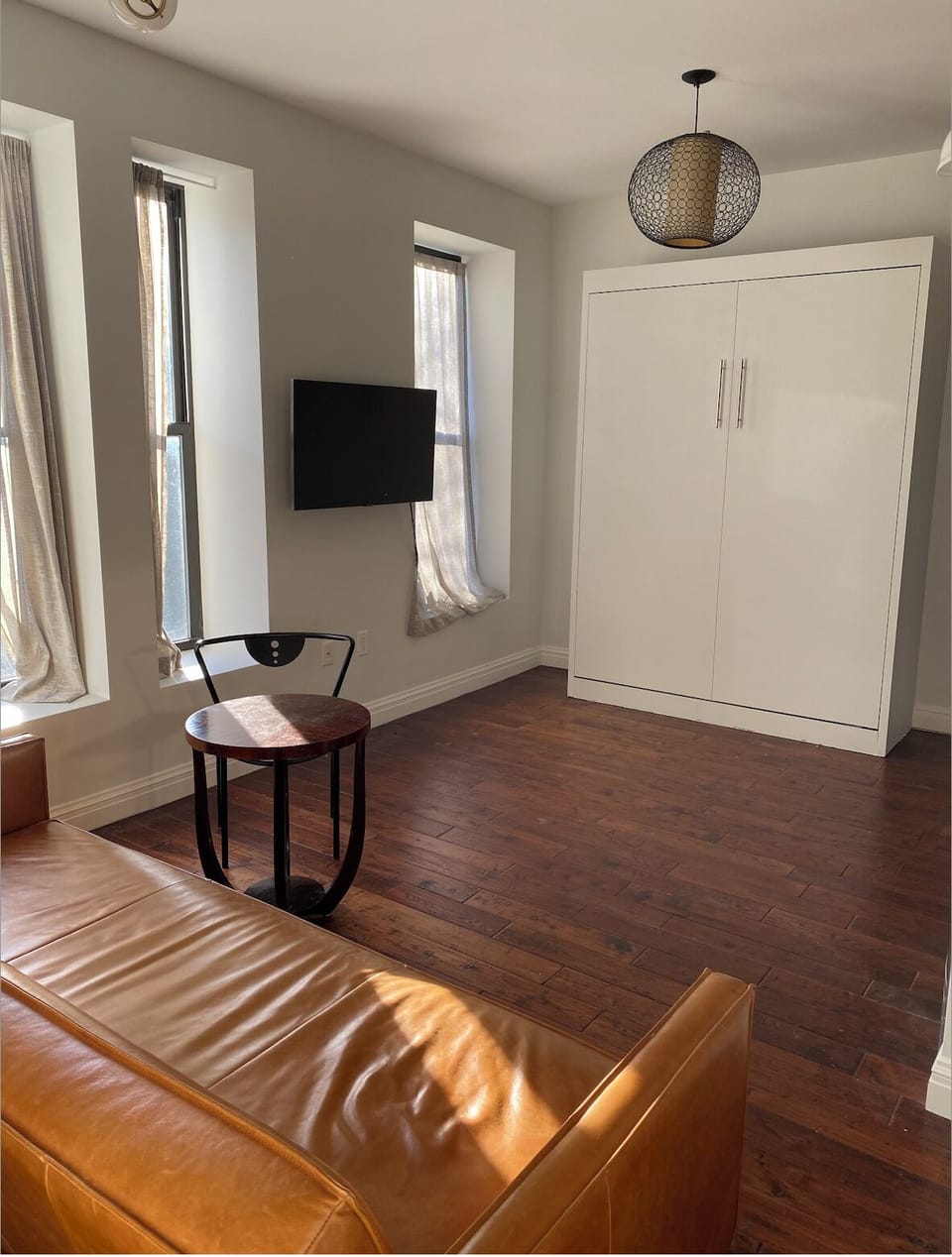 Queen size murphy bed