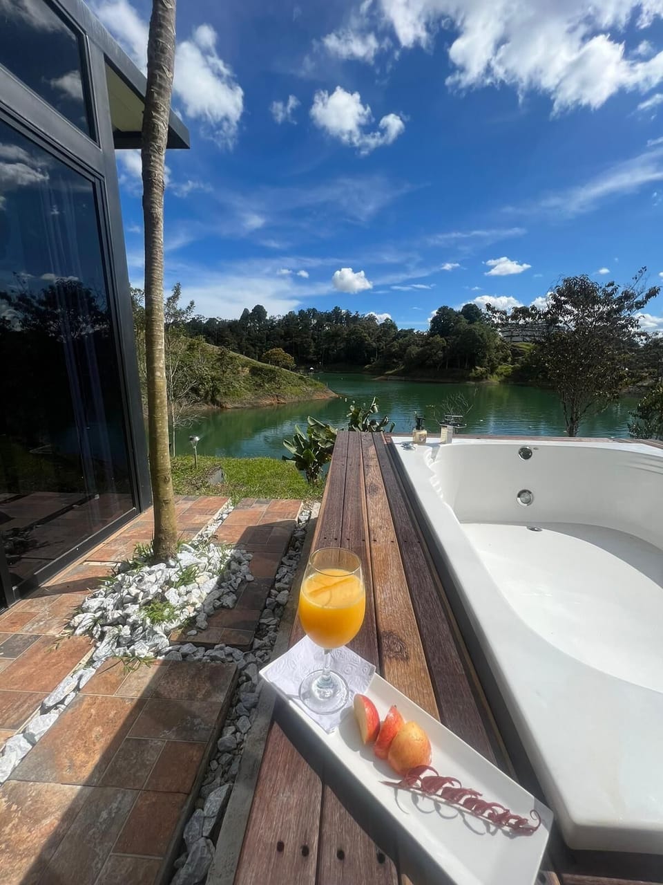 Outdoor spa tub